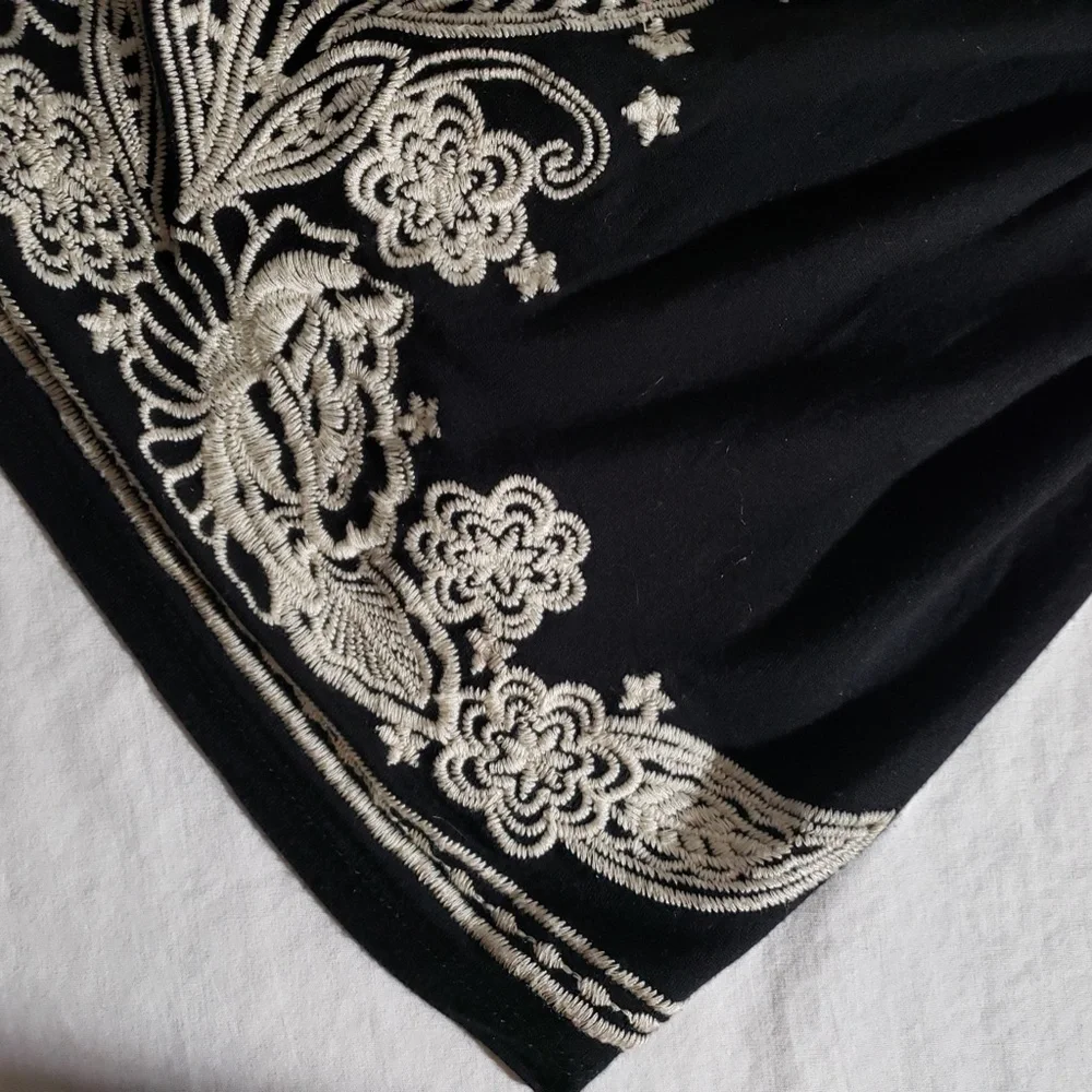 *Fylo* Embroidered black tank, small - Picture 5 of 7
